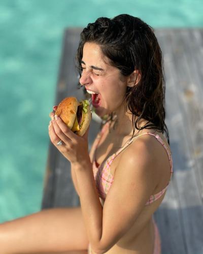 Ananya Pandey Shared Glamorous Pictures In The New Year From Maldives