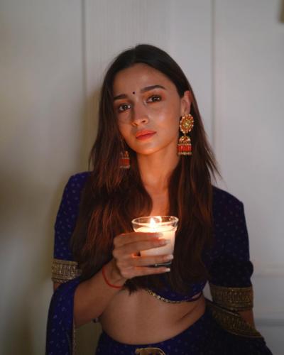 Alia Bhatt is Celebrating Diwali 2022 | alia-bhatt-is-celebrating-diwali-2022 | Latest bollywood Photos at Lokmatnews.in