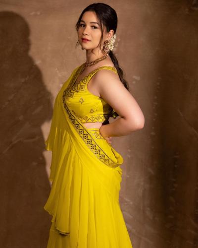 Sara Tendulkar in yellow lehenga choli | sara-tendulkar-in-yellow-lehenga-choli | Latest bollywood Photos at Lokmatnews.in Sara Tendulkar in yellow lehenga choli | sara-tendulkar-in-yellow-lehenga-choli | Latest bollywood Photos at Lokmatnews.in