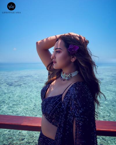 Sonakshi Sinhas Glamorous Photoshoot On Maldives Beach Goes Viral