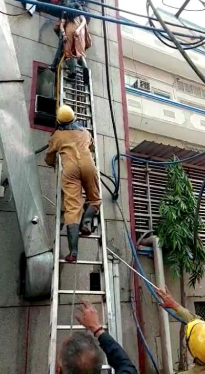 Delhi narela fire photo | delhi-narela-fire-photo | Latest india Photos at Lokmatnews.in