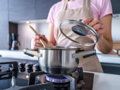 Coronavirus: रसोई घर में खाना बनाते समय न करें ये 5 गलतियां, कोरोना संक्रमण से रहेंगे सेफ Coronavirus: रसोई घर में खाना बनाते समय न करें ये 5 गलतियां, कोरोना संक्रमण से रहेंगे सेफ