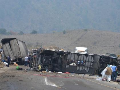 road accident in Mexico, 21 dead news updates | मेक्सिको: ट्रक और बस के बीच जबर्दस्त टक्कर, 21 लोगों की मौत road accident in Mexico, 21 dead news updates | मेक्सिको: ट्रक और बस के बीच जबर्दस्त टक्कर, 21 लोगों की मौत