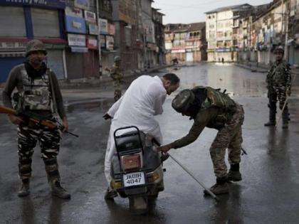 Article 370: Mobile services suspended in Kashmir except Handwara, Kupwara, markets closed on 58th day, internet services are closed since August 4 | अनुच्छेद 370ः हंदवाड़ा, कुपवाड़ा छोड़ कश्मीर में मोबाइल सेवाएं निलंबित, 58वें दिन बाजार बंद रहे, चार अगस्त से इंटरनेट सेवाएं बंद है