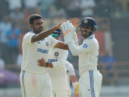 R Ashwin set to rejoin Team India from Day 4 of the 3rd Test INDIA vs ENGLAND | INDIA vs ENGLAND: इंग्लैंड का सिरदर्द बढ़ाने के लिए लौटे रविचंद्रन अश्विन, फैंस के लिए खुशखबरी