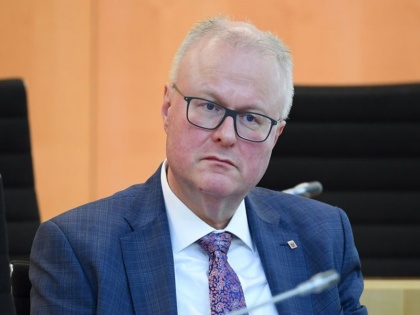 German state finance minister Thomas Schäfer found dead | Breaking: जर्मनी के हेसे राज्य के वित्त मंत्री थॉमस शाफर ने की खुदकुशी, Coronavirus से अर्थव्यवस्था को नुकसान की सता रही थी चिंता