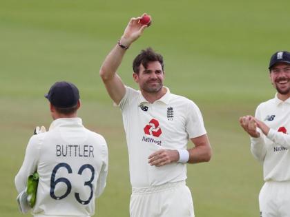 इस टेस्टे सीरीज में <a href='https://www.lokmatnews.in/topics/james-anderson/'>जेम्स एंडरसन</a> ने अपने 600 टेस्ट शिकार पूरे किए।