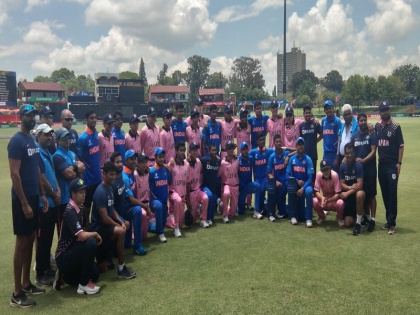 ICC Under 19 World Cup 2020- India wins hearts with gesture towards Japan U19 team after 10-wicket win | U19 World Cup, IND vs JPN: मैच के बाद एक साथ खिंचवाई तस्वीर, भारत ने जीत लिया जापान का भी दिल