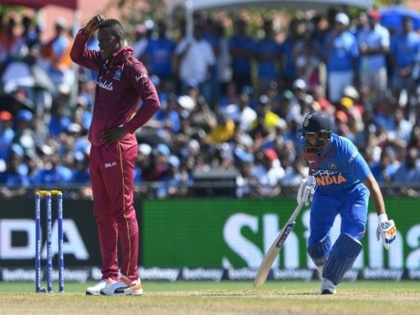 India vs West Indies 2nd t20: Most sixes in T20 Internationals: Rohit Sharma | India vs West Indies 2nd t20: क्रिस गेल को पछाड़ रोहित शर्मा बने टी20 क्रिकेट में सर्वाधिक छक्के लगाने वाले बल्लेबाज