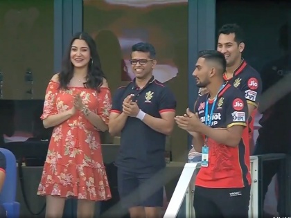 IPL 2020, RR vs RCB: Anushka sharma reaction after rcb victory | Video: विराट कोहली की टीम ने राजस्थान से छीनी जीत, ऐसा था अनुष्का शर्मा का रिएक्शन