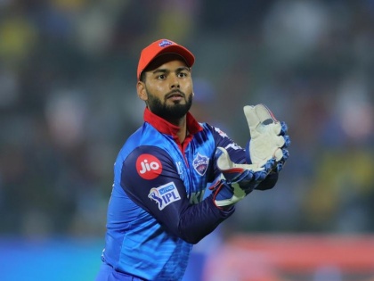 IPL 2020: Delhi Capitals wicket-keeper Rishabh Pant down with Grade 1 tear | ऋषभ पंत को Grade 1 की चोट, इस खिलाड़ी को मौका देने पर हो सकता है विचार