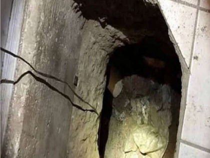 Mexico Man Builds Secret Tunnel to His Lover's House, Gets Caught by Her Husband | शादीशुदा प्रेमिका से मिलने के लिए बनाई खुफिया सुरंग, अचानक घर पहुंचा पति तो रह गया दंग