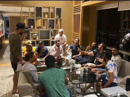 India vs England: Mayank Agarwal introduces fans to Indian Cricket team’s “Mafia Gang” | IND vs ENG: मयंक अग्रवाल ने शेयर की 'माफिया गैंग' की तस्वीर, रविचंद्रन अश्विन के लिए लिखा ये शब्द