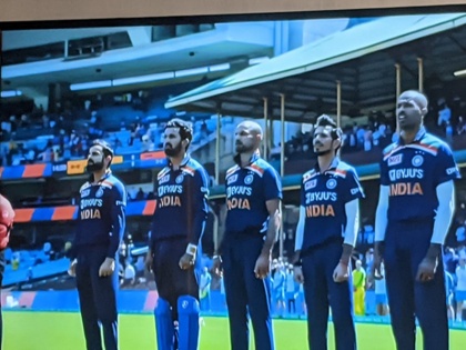 IND vs AUS, 1st ODI: players tie black arm band on arm in honor of former cricketer dean jones | IND vs AUS, 1st ODI: बांह पर काली पट्टी बांधकर उतरे दोनों टीमों के खिलाड़ी, भावुक कर देगी वजह