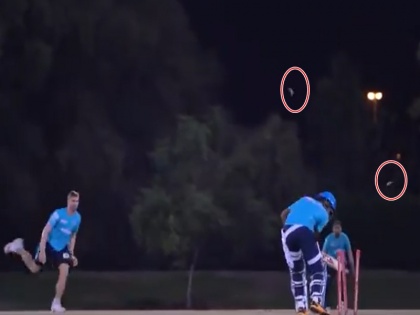 Indian Premier League 2020: anrich nortje video goes viral, bails displaced in air | IPL 2020: एनरिच नॉर्त्जे ने किया बल्लेबाज को 'क्लीन बोल्ड', हवा में उड़ गई बेल्स, देखें वीडियो
