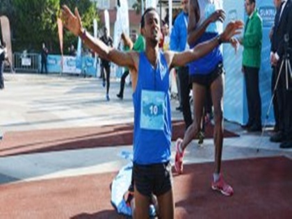 Tata Mumbai Marathon: Ethiopian Hurisa creates course record | हुरिसा ने कोर्स रिकॉर्ड के साथ जीता मुंबई मैराथन, 2 घंटे 8 मिनट और 9 सेकेंड में पूरी की दौड़