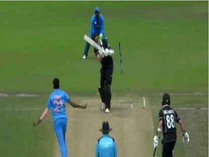 Mohammed Siraj sends stumps flying with lethal deliveries against New Zealand A | INDA vs NZA: मोहम्मद सिराज ने 2 बार हवा में बिखेर दिए स्टंप, देखें वीडियो
