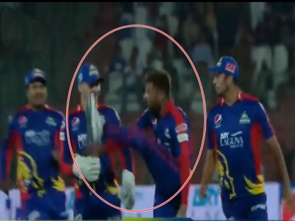 Pakistan Super League 2021, Karachi Kings vs Lahore Qalandars: Mohammad Amir aggressive celebration goes viral | Video: मोहम्मद आमिर विकेट मिलने के बाद खुद पर नहीं रख पाए काबू, हवा में चलाई लात