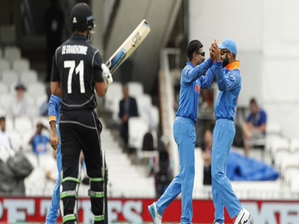 New Zealand vs India, 2nd T20I- 7 balls, 2 runs, 3 dismissals, This series Colin de Grandhomme got out twice to Jadeja in two balls | IND vs NZ, 2nd T20I: जडेजा के खिलाफ 7 गेंदों में तीसरी बार आउट हुए कॉलिन डी ग्रैंडहोम