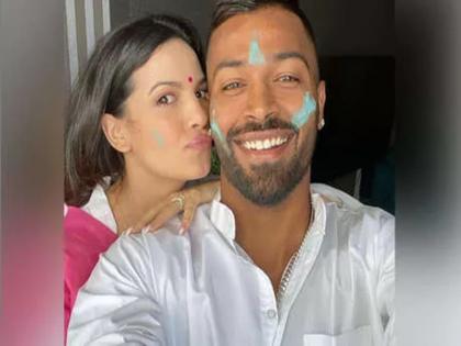 Happy Holi: Hardik Pandya Celebrates Holi With Fiancee Natasa Stankovic, Family. See Pictures | Happy Holi: हार्दिक पंड्या ने नताशा स्टेनकोविक संग होली पर की जमकर मस्ती, तस्वीरें वायरल...