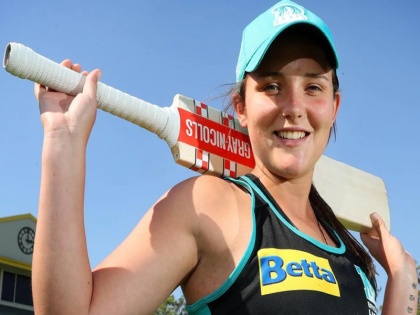 Amelia Kerr world record, 232* runs and 5 wickets vs Ireland, June 2018 | इस महिला खिलाड़ी के नाम दर्ज ऐतिहासिक विश्व रिकॉर्ड, दिग्गज पुरुष क्रिकेटर भी ना कर सके ऐसा
