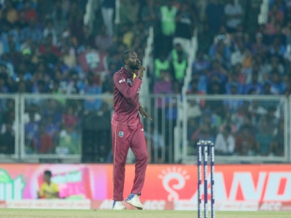 India vs West Indies, 2nd T20I: Kesrick Williams reaction after kohli dismissal | IND vs WI, 2nd T20I: पिछले मैच में खाया छक्का, अबकी कर दिया कोहली को आउट, जानिए कैसा था केसरिक विलियम्स का रिएक्शन