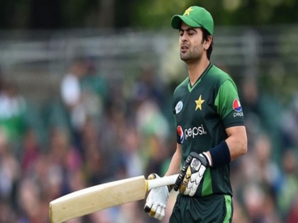 Ahmed Shehzad Fined For Ball-Tampering By Pakistan Cricket Board, Claims Innocence | 'बॉल टैंपरिंग' मामले में पाकिस्तान शर्मसार, सलामी बल्लेबाज अहमद शहजाद पाए गए दोषी
