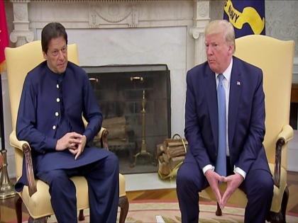 Pakistani PM Imran Khan gets trolled on Twitter | अमेरिका पहुंच इमरान खान ने की क्रिकेट पर बात, ट्रोलर्स बोले- कोच बनना था, पीएम क्यों बने?