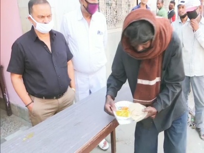 Sri Maheshwari Sabha in Ranchi (Jharkhand) is providing free food to the needy amid lockdown, in wake of the Coronavirus outbreak. | काबिल-ए-तारीफ: लॉकडाउन में उठाया खास जिम्मा, यहां जरूरतमंदों को दिया जा रहा मुफ्त खाना