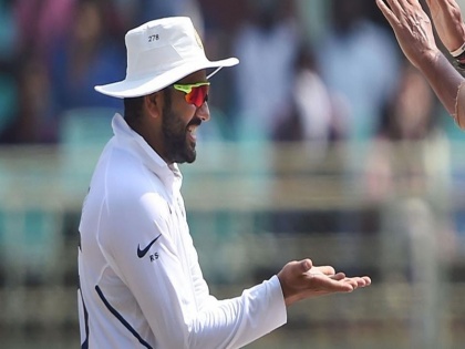 IND vs SA: Rohit Sharma invites Harbhajan Singh via stump mic to bowl for India | VIDEO: जब हरभजन सिंह से गेंदबाजी करने के लिए कहने लगे रोहित शर्मा, माइक में कैद हुई आवाज