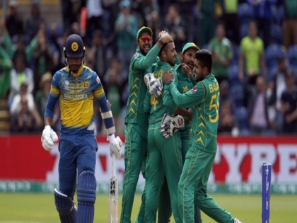 Sri Lanka squad leave for Pakistan despite security concerns | खौफ के साए में श्रीलंकाई टीम पाकिस्तान रवाना, साल 2009 में हो चुका है आतंकी हमला