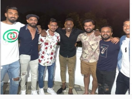 India vs West Indies: team india player enjoy party at brian lara house | IND vs WI: ब्रायन लारा के घर पहुंची टीम इंडिया, खिलाड़ियों ने जमकर मनाई पार्टी