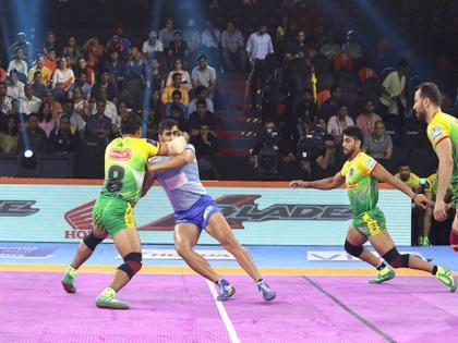 PKL 2019: Patna Pirates Beat Tamil Thalaivas (24-23 ) | PKL 2019, Tamil Thalaivas vs Patna Pirates: रोमांचक मुकाबले में पटना ने तमिल थलाइवाज पर दर्ज की 24-23 से जीत
