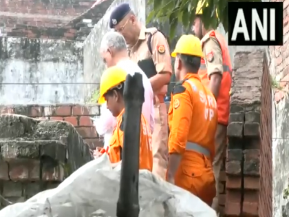 Major accident in Anandnagar Railway Colony Lucknow 5 people died due to roof collapse ofhouse | लखनऊ के आनंदनगर रेलवे कालोनी में बड़ा हादसा, पुराने मकान की छत गिरने से तीन बच्चों समेत 5 लोगों की मौत