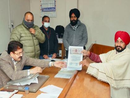Punjab Election 2022 Charanjit Singh Channi files nomination from Shri Chamkaur Sahib | Punjab Election 2022: पंजाब CM चरणजीत सिंह चन्नी ने श्री चमकौर साहिब से नामांकन दाखिल किया Punjab Election 2022 Charanjit Singh Channi files nomination from Shri Chamkaur Sahib | Punjab Election 2022: पंजाब CM चरणजीत सिंह चन्नी ने श्री चमकौर साहिब से नामांकन दाखिल किया