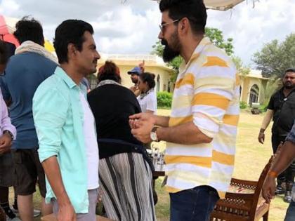 Nawazuddin Siddiqui photos on the set of movie bole chudiyan | 'बोले चुड़ियां' के सेट पर मस्ती करते दिखे नवाजुद्दीन सिद्दकी और तमन्ना भाटिया