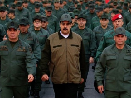 Venezuelan President Nicolás Maduro has appeared flanked by soldiers at an army base in Caracas, in a show of defiance towards his opponents. | वेनेजुएला राष्ट्रपति मादुरो ने सेना से कहा, ‘‘तख्तापलट की साजिश रचने वाले प्रत्येक व्यक्ति’’ का विरोध करें