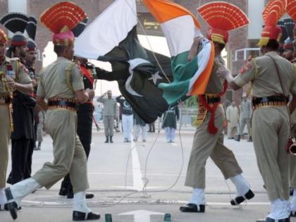 Samjhauta and Thar Express suspended: 26 people stranded in Pakistan returned to India from Wagah border | समझौता और थार एक्सप्रेस निलंबितः पाक में फंसे गोधरा निवासी 26 लोग वाघा सीमा से भारत लौटे 