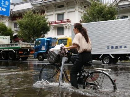 Typhoon Faxai in japan Storm cuts power to 900,000 homes Tokyo | जापान की राजधानी तोक्यो में आया शक्तिशाली तूफान, बिजली-परिवहन ठप, भारी तबाही