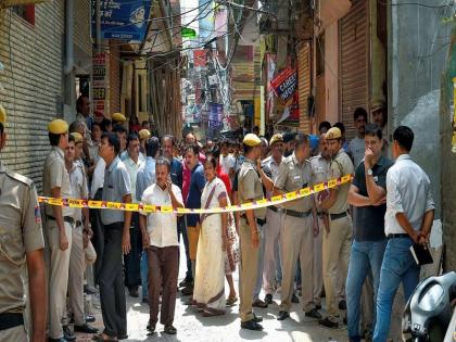 Delhi Mass suicide police Seized diary at site have mystery behind 11 deaths | 'मुंह और ऑंखों पर पट्टियां बांध लो', पढ़ें सामूहिक 'सुइसाइड' डायरी में छिपे मौत के राज 