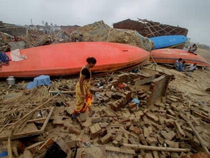 Weathering Cyclone Fani: How Odisha is rebuilding lives and localities ravaged by it. | ‘फोनी’ जिंदगी पर पहाड़ बनकर टूटा, सिर से छिन गई छत, तन ढकने के कपड़े नहीं बचे हैं