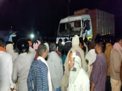 12 people died many injured speeding truck rammed procession Bihar vaishali dist CM Nitish PM Modi expressed grief compensation | बिहार: शोभायात्रा में तेज रफ्तार ट्रक के घुस जाने से 12 लोगों की हुई मौत-कई घायल, पीएम मोदी समेत सीएम नीतीश ने जताया दुख-मुआवजे का किया एलान