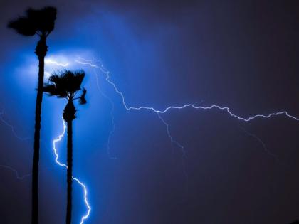 Due to heavy rains, the child dies due to cataract collapse, two people die due to celestial electricity | भारी बारिश से छत ढहने में बच्ची की मौत, आकाशीय बिजली की चपेट में आकर दो मरे