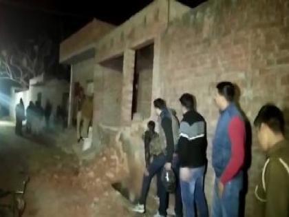 Farrukhabad: local people beaten up by wife of person holding children hostage, died in hospital | फर्रुखाबाद: बच्चों को बंधक बनाने वाले व्यक्ति की पत्नी को स्थानीय लोगों ने पीटा, अस्पताल में हुई मौत