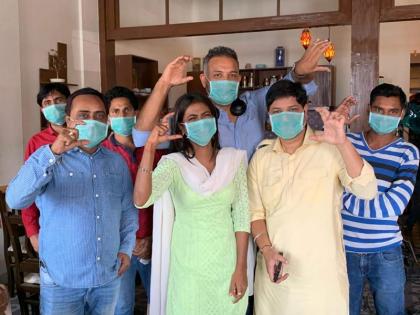Safety comes first Poulomi Das urging people not to make fun of the disease shared picture | सुरक्षा पहले आती है, पॉलोमी दास ने लोगों से बीमारी का मजाक नहीं उड़ाने की अपील की, "कार्तिक पूर्णिमा" सेट से तस्वीरें आई सामने