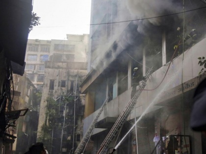 Mumbai: Six people complained of suffocation, one killed in a fierce fire in a building in Grant Road area | मुंबई: ग्रांट रोड इलाके के एक इमारत में लगी भीषण आग में एक की मौत, 6 लोगों ने की दम घुटने की शिकायत