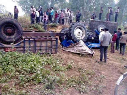 Farmers' trolley counterclaimed by sugarcane overturns, three people die | गन्ना बेचकर आ रहे किसानों की ट्रॉली पलटी, तीन लोगों की मौत