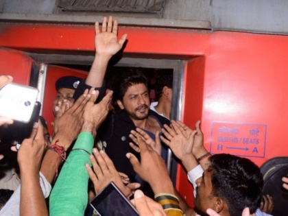 shahrukh khan's movie raees rioting case complainant rajasthan high court | शाहरुख खान पर राजस्थान हाईकोर्ट में चलेगा मुकदमा, 'रईस' फिल्म के प्रमोशन का है पूरा मसला