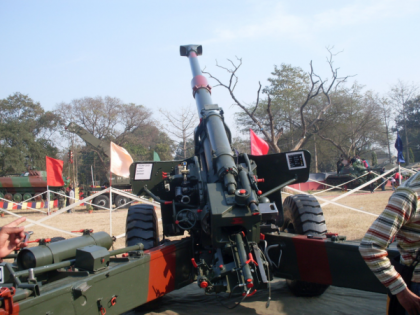 Indigenous gun 'Dhanush' army, precise target, capable of destroying the enemy, three fires in 13 seconds | स्वदेशी गन ‘धनुष’ सेना में शामिल, सटीक निशाना, दुश्मन को तबाह करने में सक्षम, 13 सेकेंड में तीन फायर
