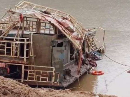 'Royal Vasishtha' boat recovered 38 days after sinking Godavari river, 51 people died in the incident | गोदावरी नदी में डूबने के 38 दिनों बाद ‘रॉयल वशिष्ठ’ नौका बरामद, घटना में हुई थी 51 लोगों की मौत